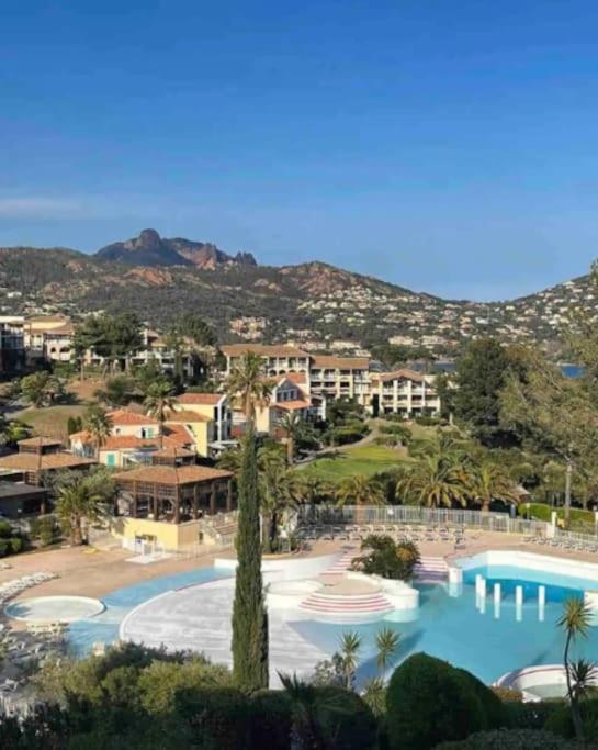 Village Cap Esterel, Piscine, Plage Saint-Raphaël Exterior foto