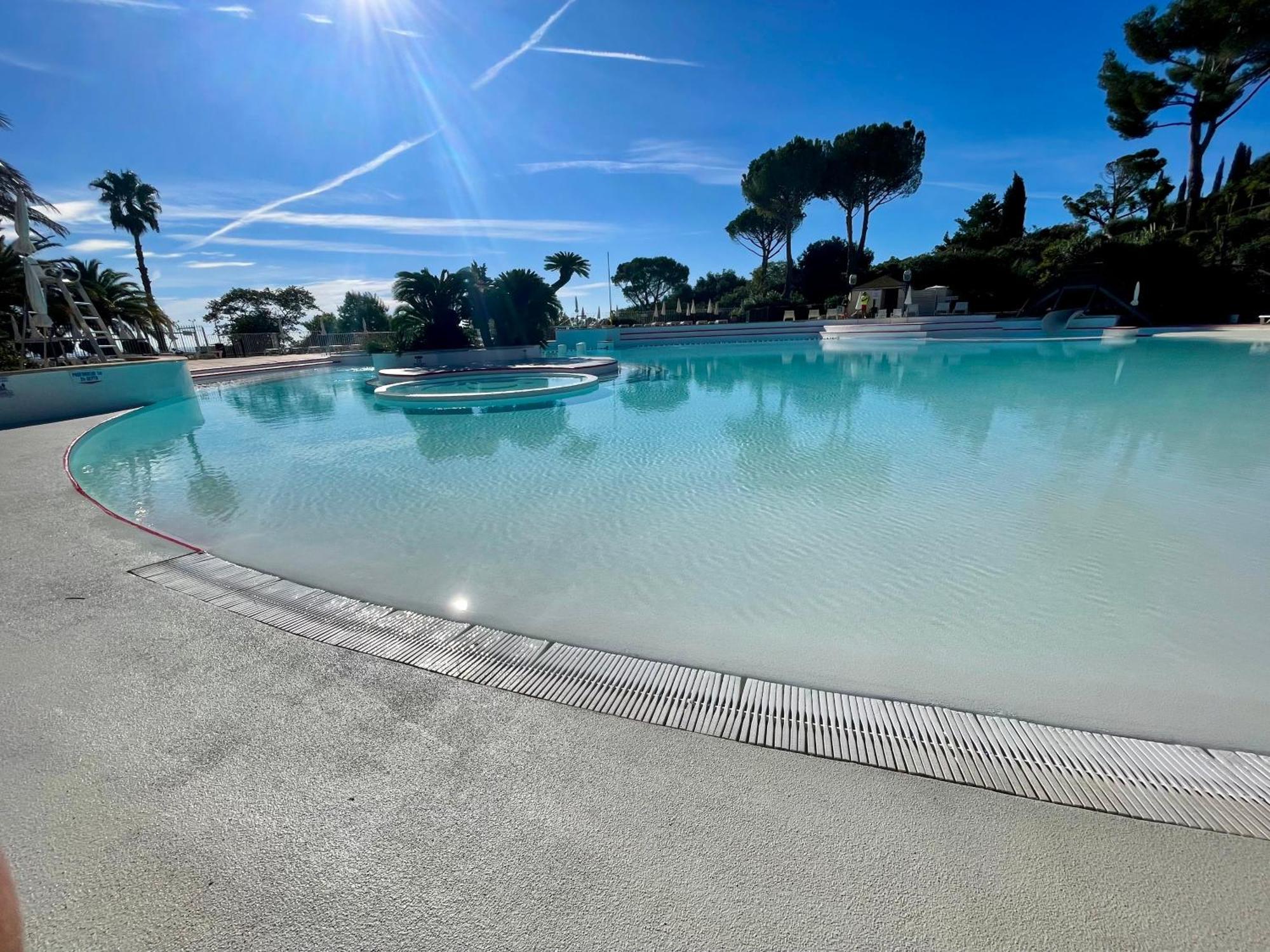 Village Cap Esterel, Piscine, Plage Saint-Raphaël Exterior foto
