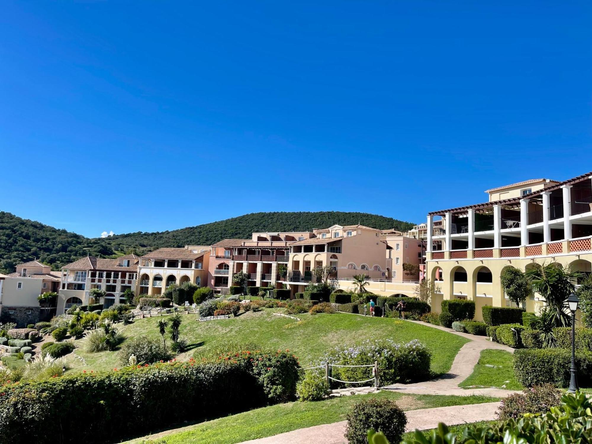 Village Cap Esterel, Piscine, Plage Saint-Raphaël Exterior foto